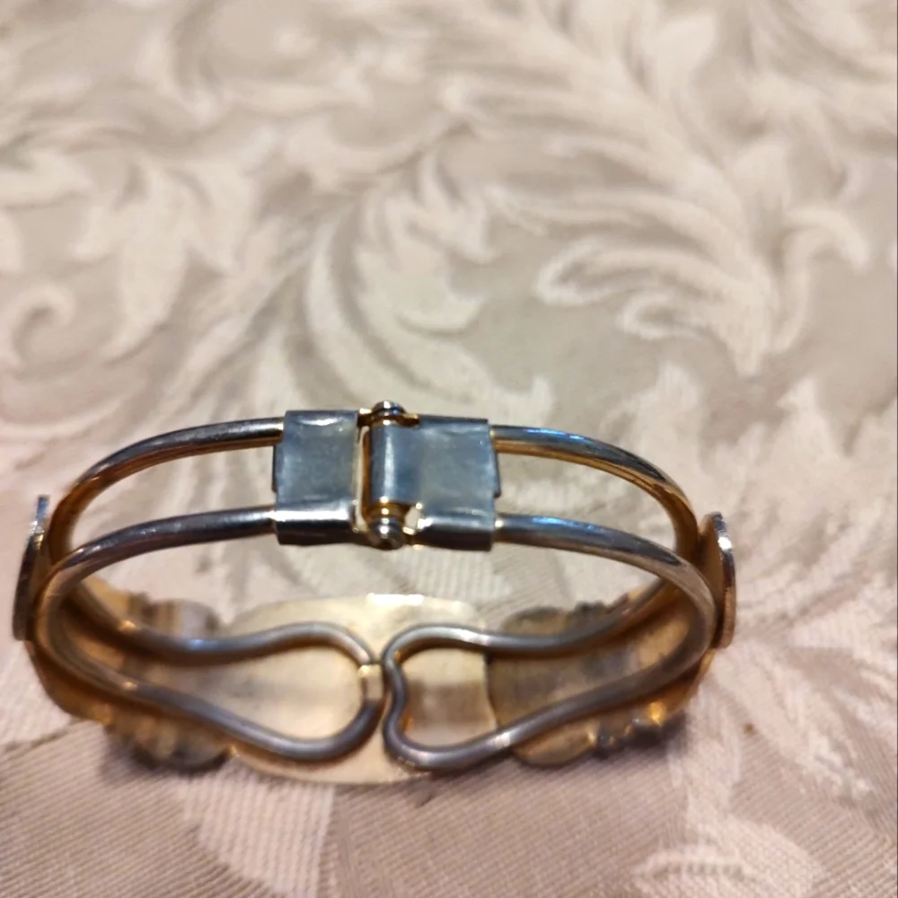 💙🦄💙Glorious 80's RARE Vintage Enameled Unicorn & Floral Hinge Bangle Bracelet - Picture 5 of 14